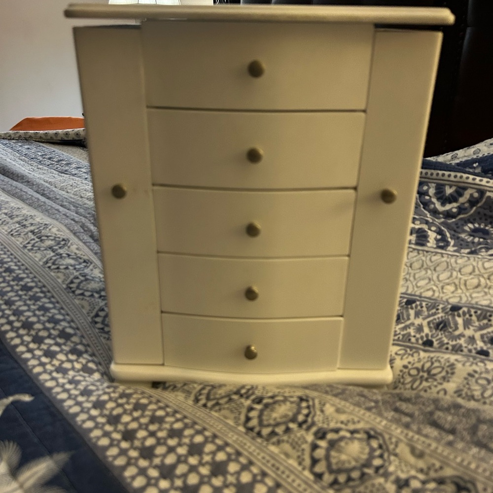 Solid wood timeless jewelry box